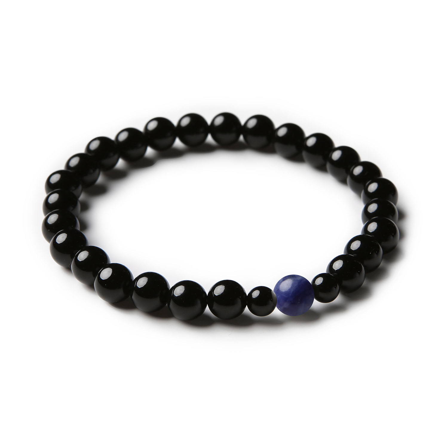 Stylowa bransoletka Binthe wykonana z sodalitu i onyksu, dostępna zarówno dla kobiet, jak i mężczyzn.