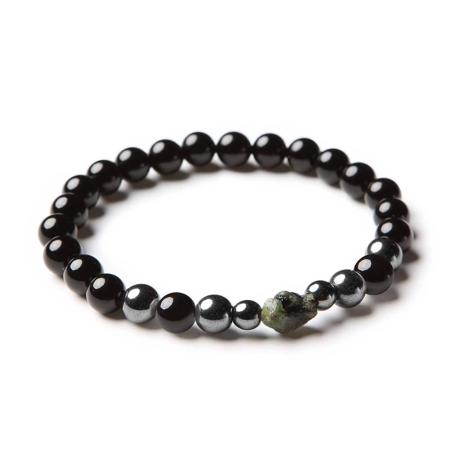 Bransoletka z kolekcji Elai, stworzona z onyksu, szmaragdu i hematytu grafitowego, pasująca zarówno dla kobiet, jak i mężczyzn.