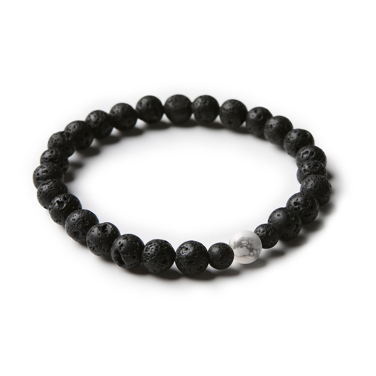 Bransoletka z lawą wulkaniczną i howlitem z kolekcji Binthe, unisex - odpowiednia dla każdego.