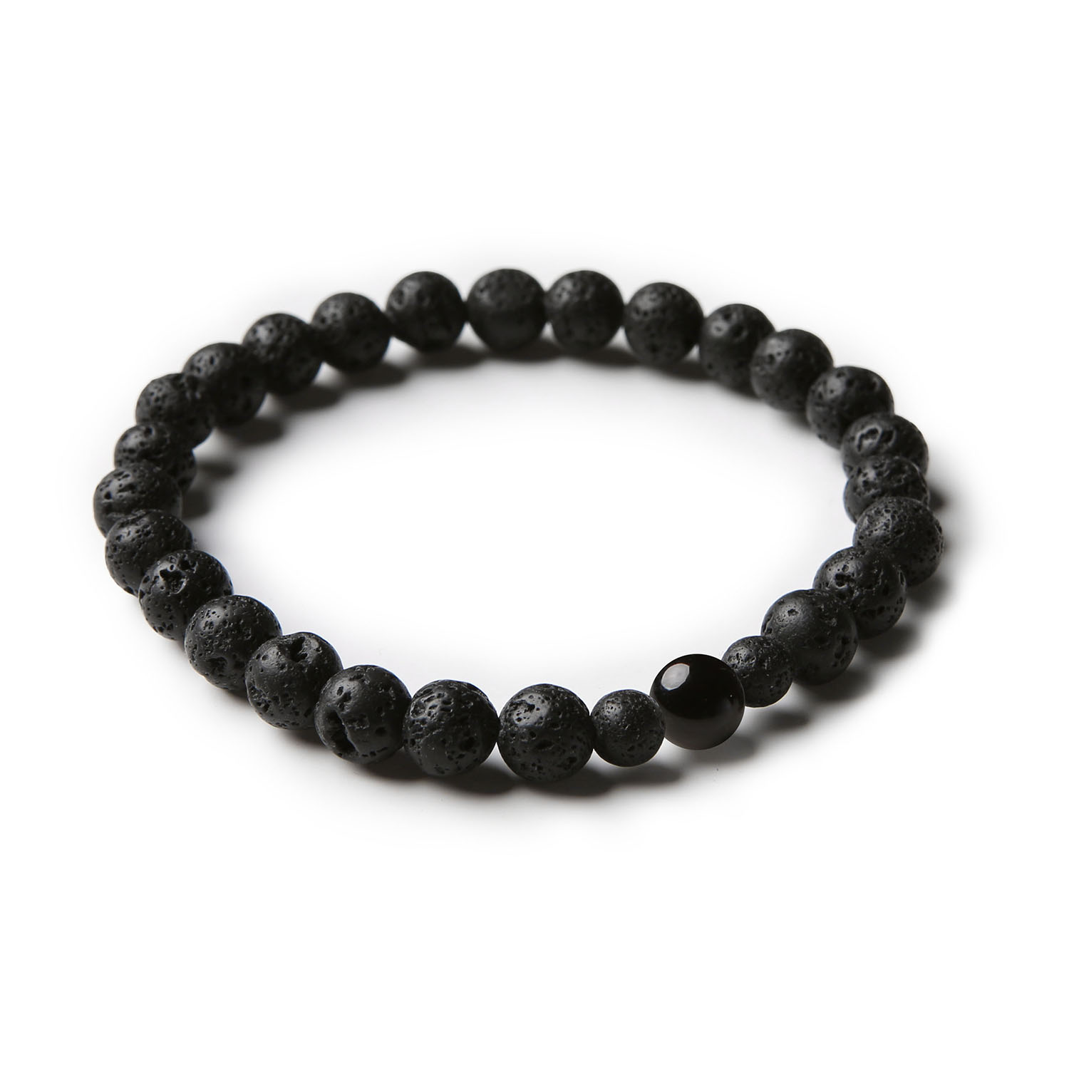 Damska i męska bransoletka z kolekcji Binthe, ozdobiona onyksami i wulkaniczną lawą.