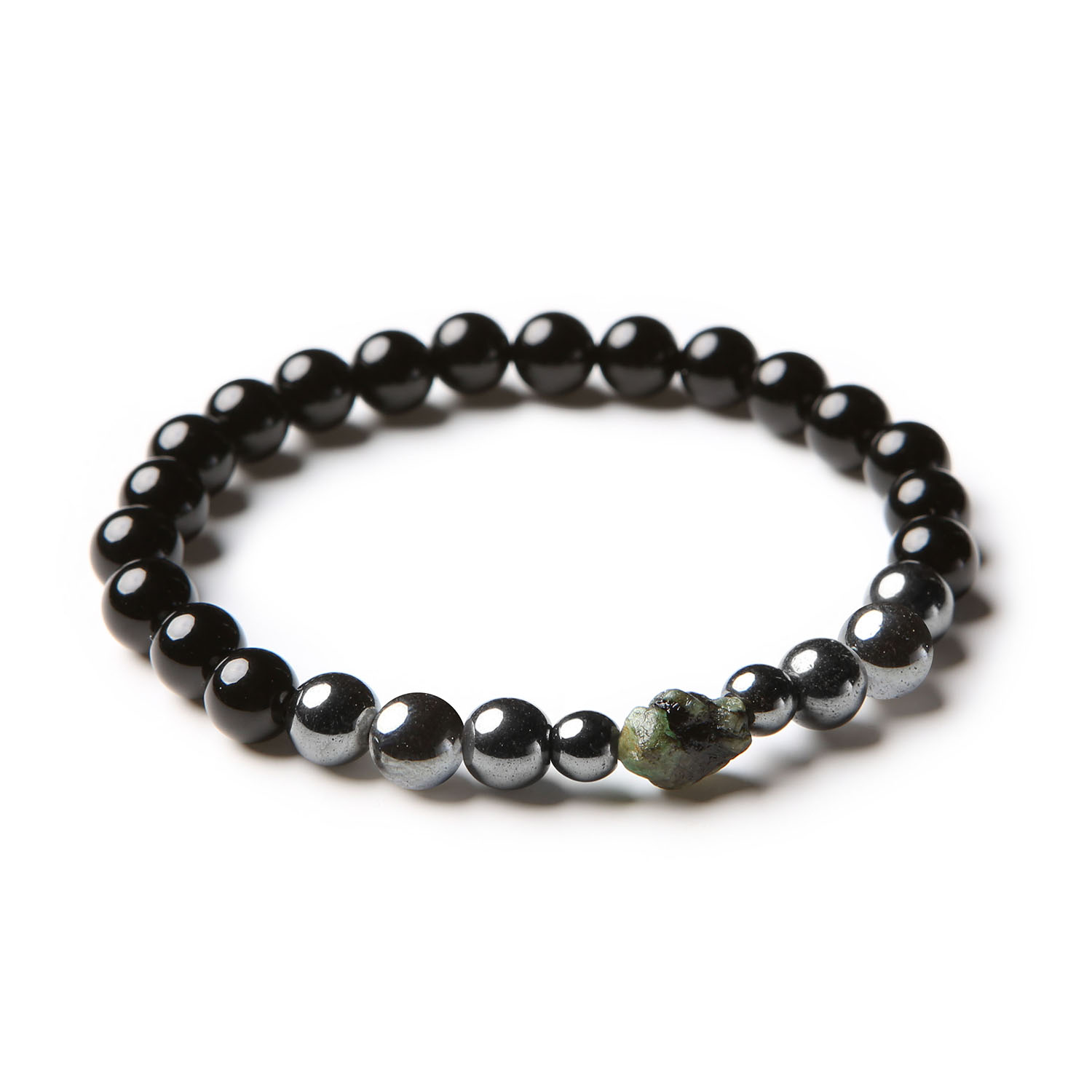 Bransoletka z kolekcji Elai w odcieniach hematytu grafitowego z dodatkami szmaragdu i onyksu. Doskonały dodatek dla obu płci.