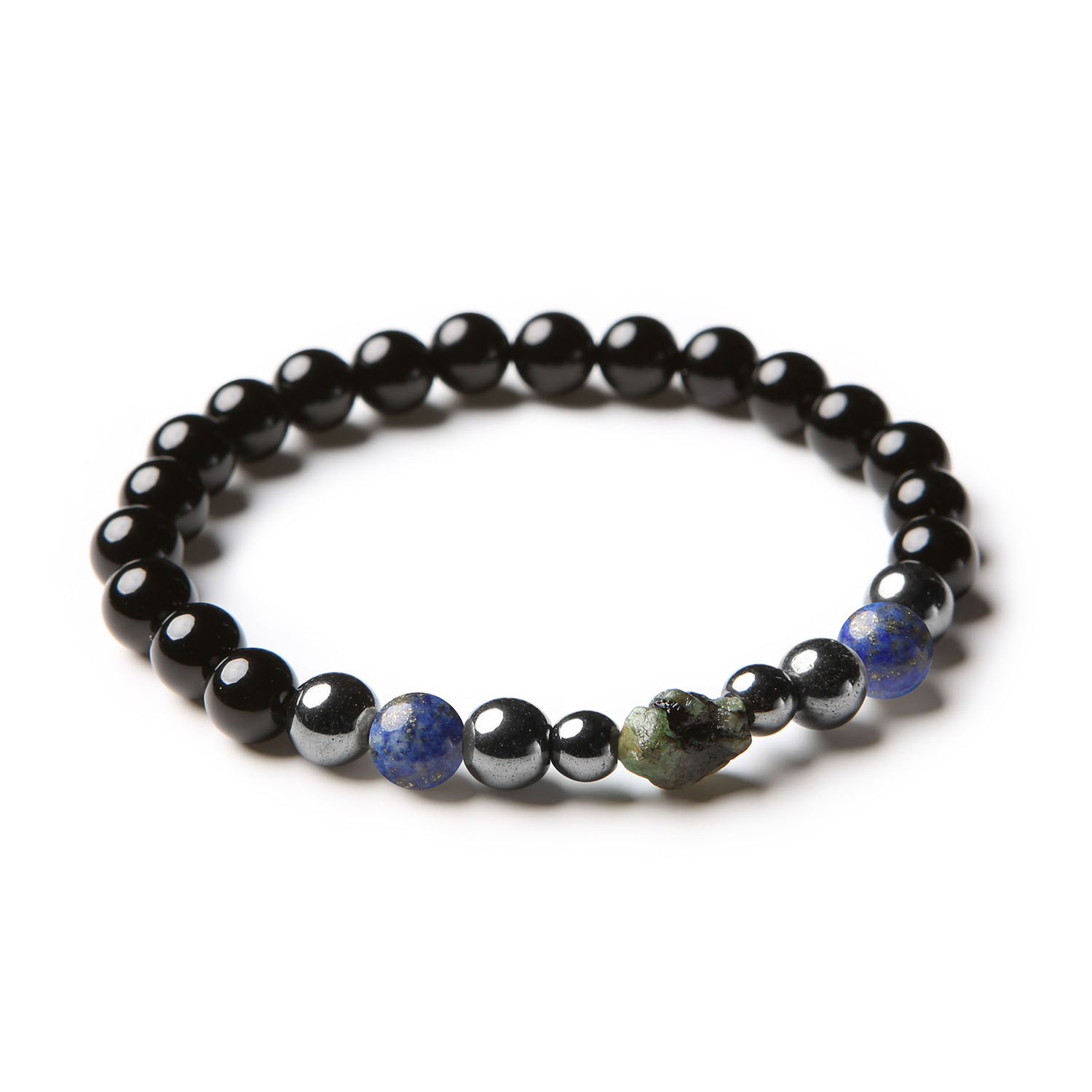 Bransoletka Elai z lapis lazuli, szmaragdem, onyksem i hematytem grafitowym, dostępna w wersji damskiej i męskiej.