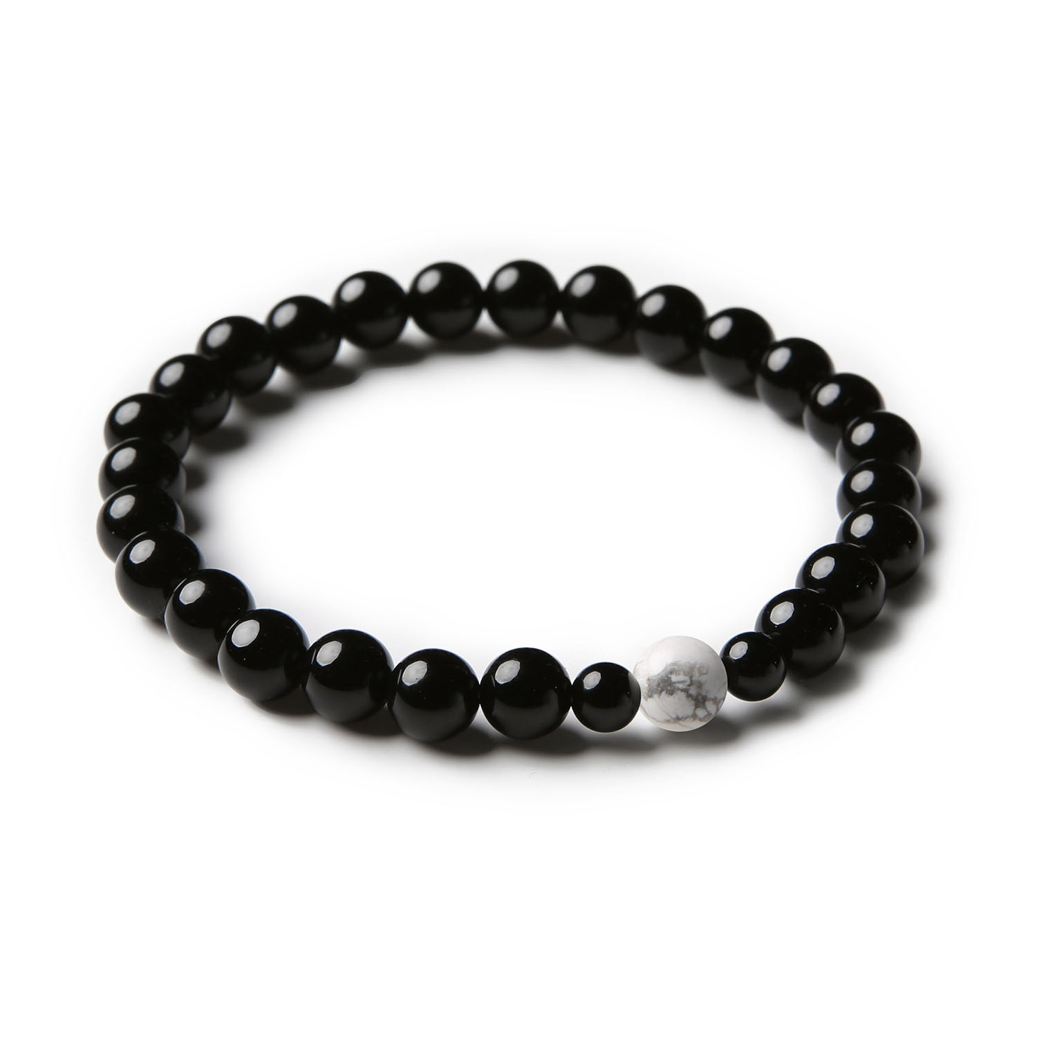 Stylowa bransoletka Binthe z kamieni howlitu i onyksu, idealna zarówno dla kobiet, jak i mężczyzn.