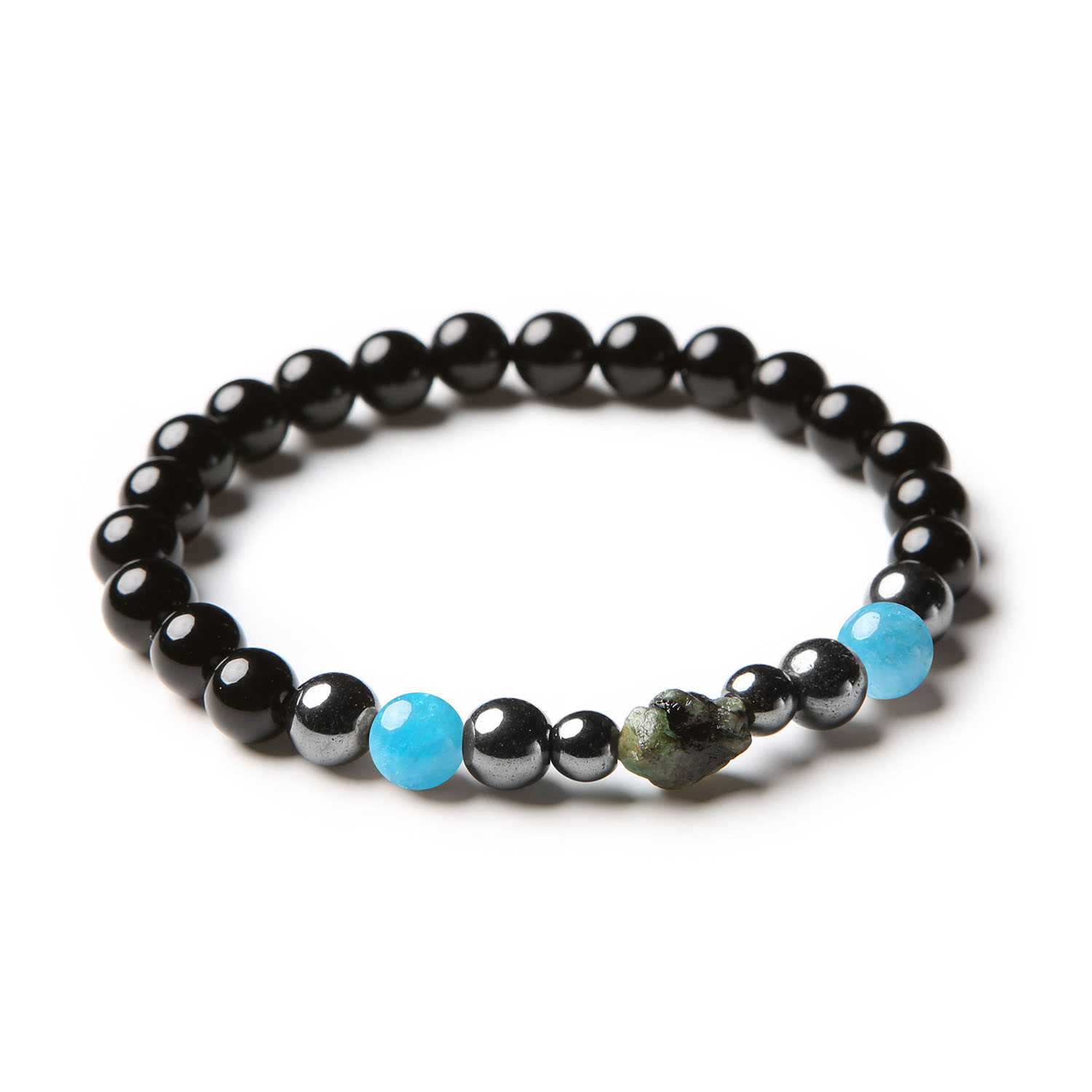 Bransoletka Elai z apatytu, szmaragdu, onyksu i hematytu grafitowego, dostępna w wersji damskiej i męskiej.