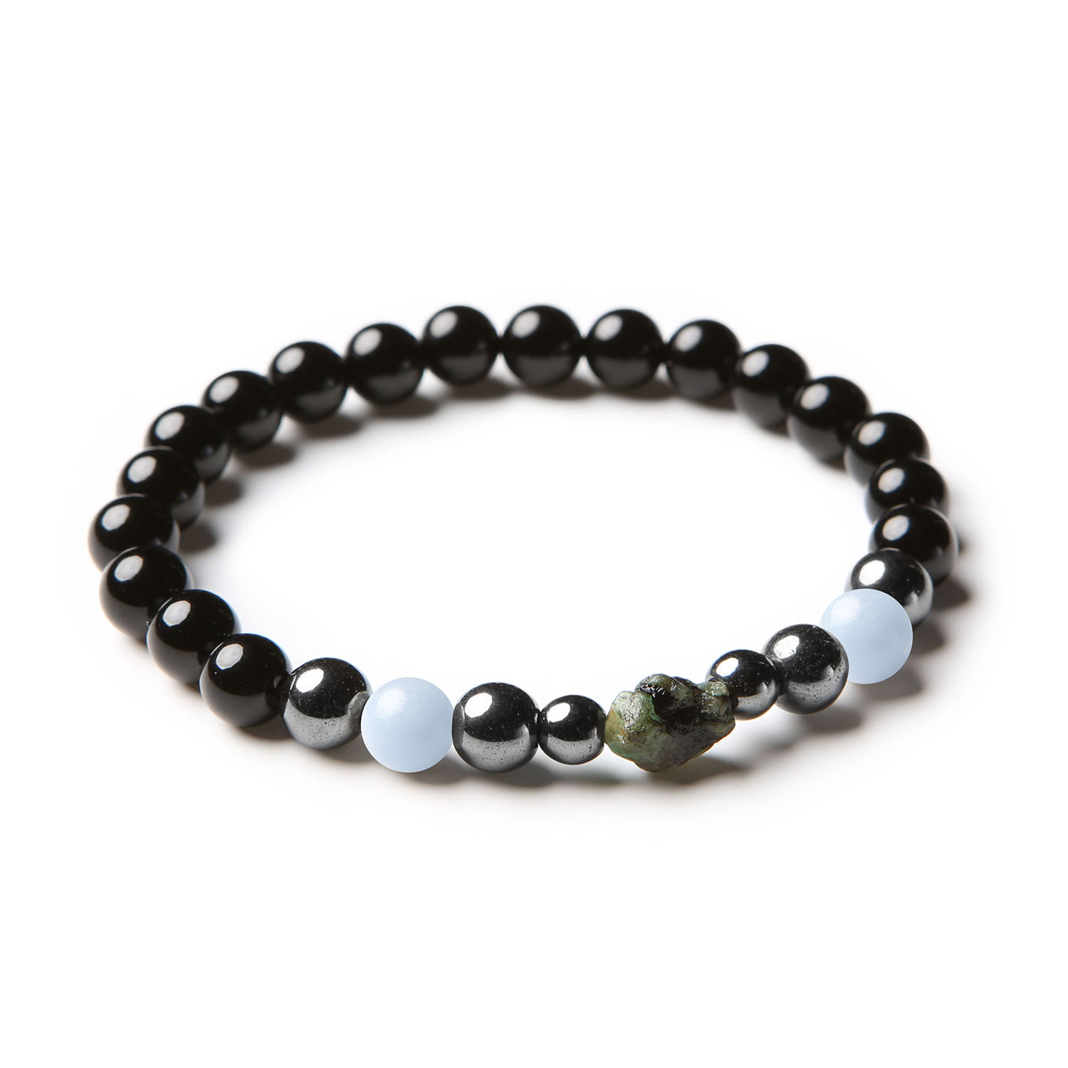 Elegancka bransoletka Elai, łącząca w sobie angelit z Peru, szmaragd, onyks i hematyt grafitowy, dostępna w wersji damskiej i męskiej.