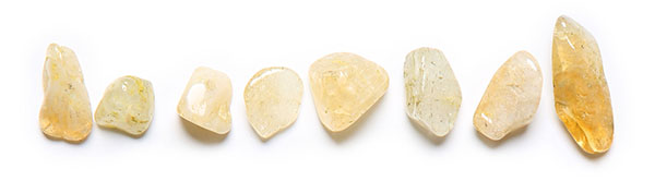 Naturalny kamień cytrynowy o intensywnym kolorze żółtym, idealny do biżuterii i dekoracji.