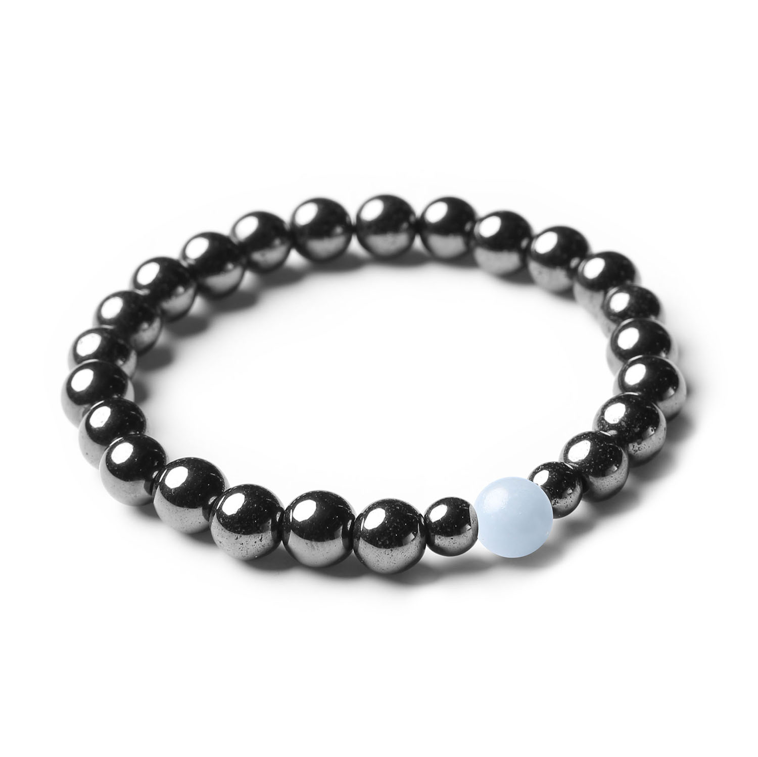 Stylowa bransoletka Binthe z angelitów pochodzących z Peru oraz grafitowymi hematytami, dostępna w wersjach damskiej i męskiej.