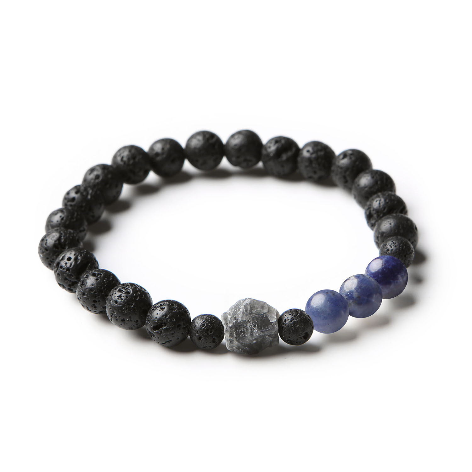 Bransoletka z kolekcji Derdr wykonana z naturalnych kamieni: sodalitu, labradorytu i lawy wulkanicznej, dostępna w wersji damskiej i męskiej.