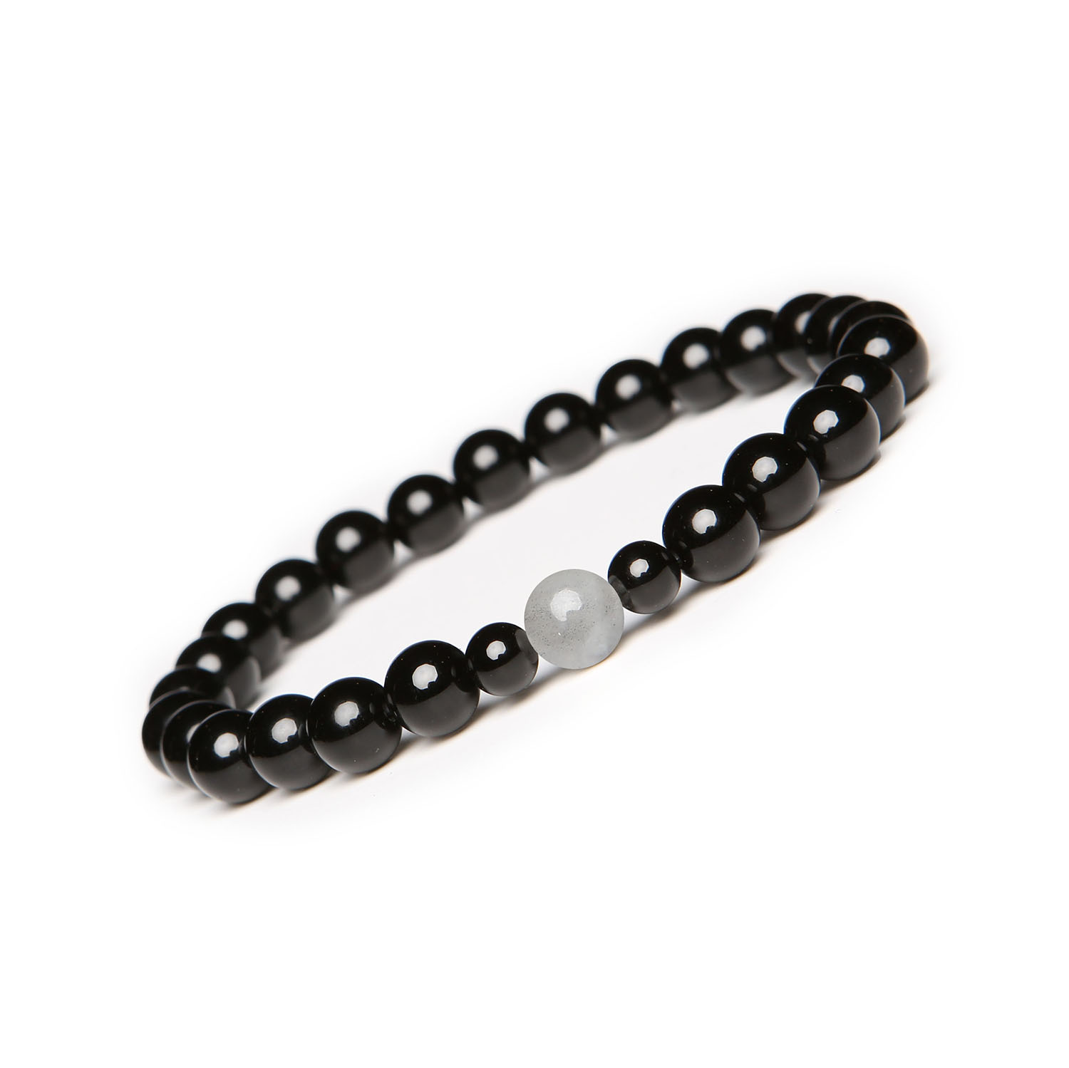 Stylowe bransoletki Binthe Labrador i onyks w eleganckiej odsłonie. Idealne dla kobiet i mężczyzn Stylowa bransoletka Binthe z kamieniami labradorytu i onyksem, idealna zarówno dla kobiet, jak i mężczyzn.