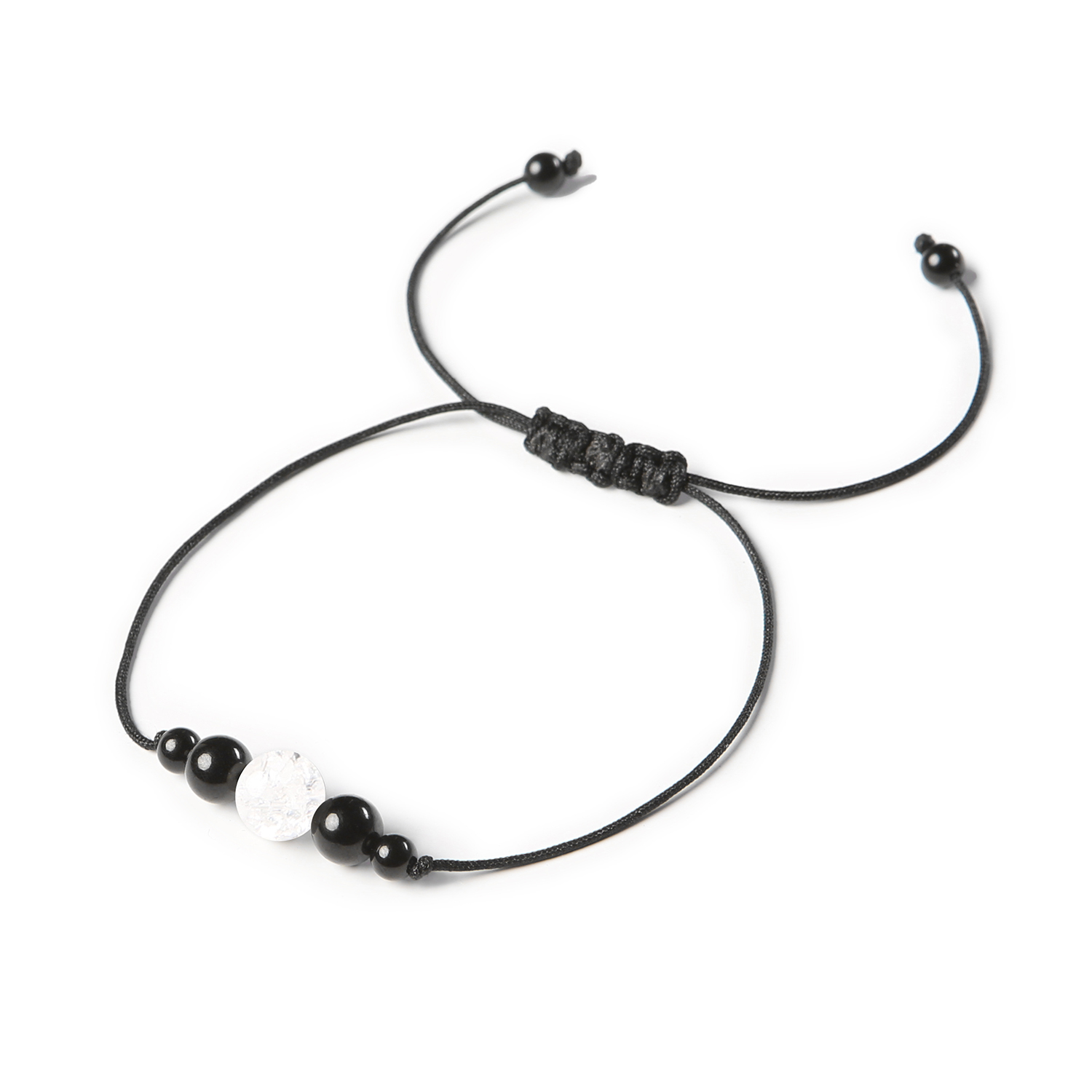 Bransoletka na sznurku z kolekcji Garie z Kryształem Górskim Lodowym i Turmalinem dla kobiet i mężczyzn Stylowa bransoletka z kolekcji Garie, wykonana z Kryształu Górskiego Lodowego i Turmalinu, dostępna zarówno dla kobiet, jak i mężczyzn.