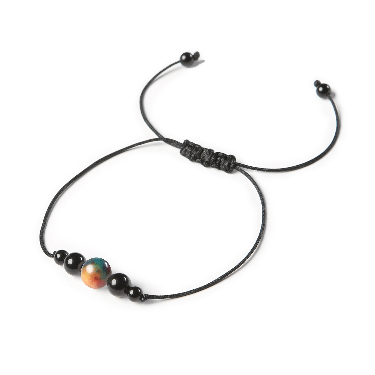 Bransoletka na sznurku z kolekcji Garie z agatami i turmalinami, dostępna w wersji damskiej i męskiej Elegancka bransoletka z kolekcji Garie, z naturalnymi agatami i turmalinami, doskonała dla każdego – zarówno dla pań, jak i panów.