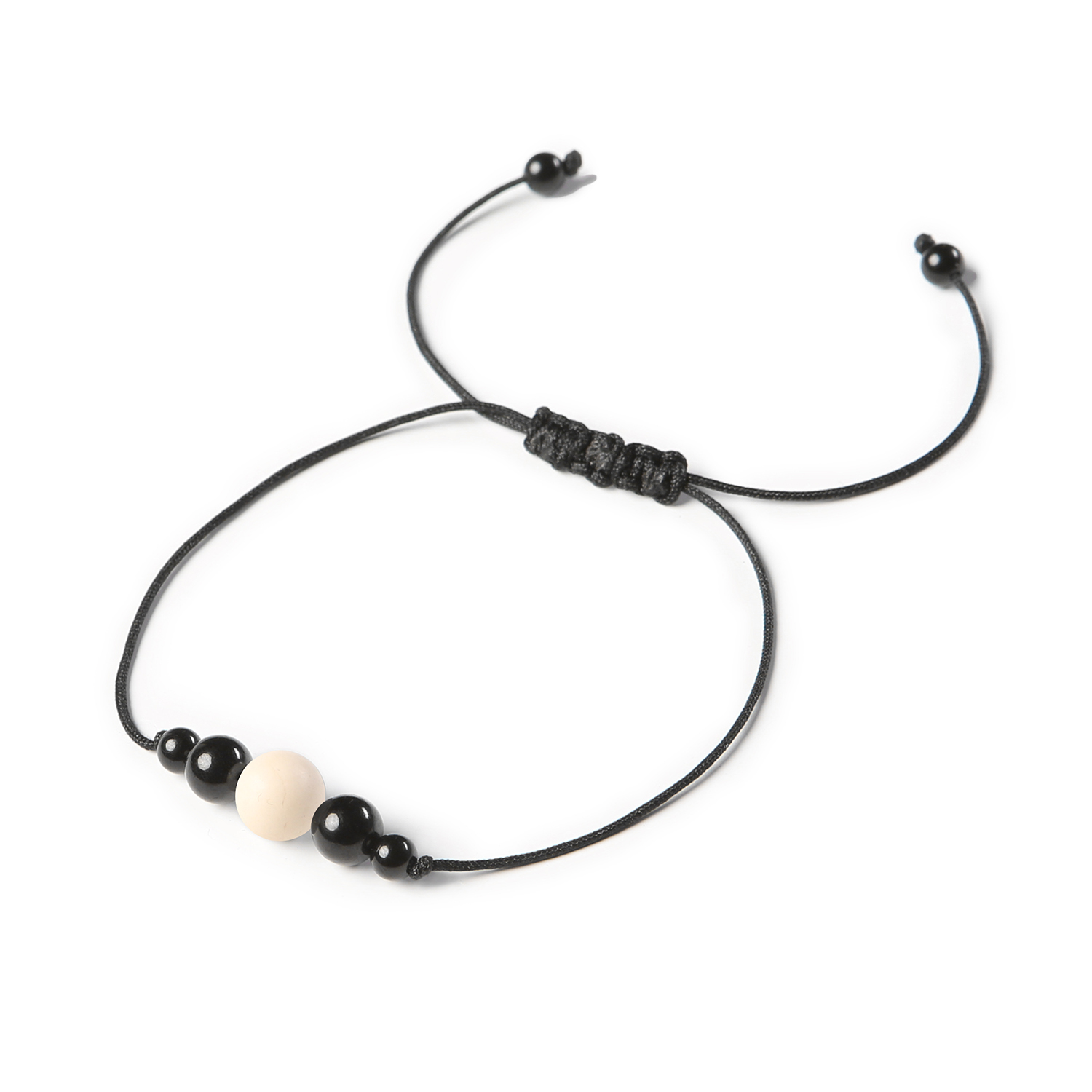 Bransoletka na sznurku z kolekcji Garie z kamieniem rzecznym i turmalinem, dostępna dla kobiet i mężczyzn Bransoletka z kolekcji Garie, stworzona z kamieni naturalnych: kamieni rzecznych i turmalinu, oferująca modny wygląd dla obu płci.