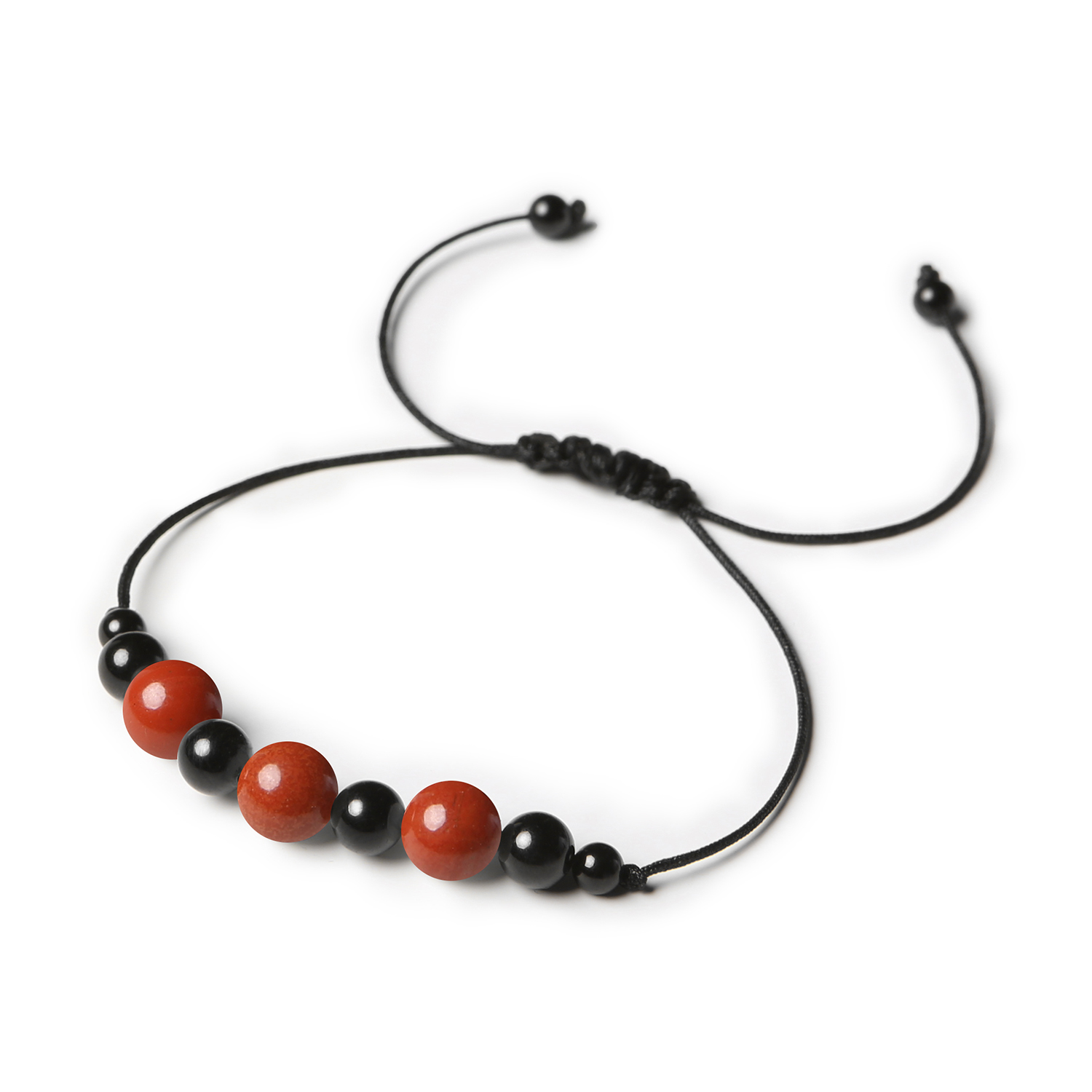 Damska i męska bransoletka na sznurku z jaspisem czerwonym i turmalinem z kolekcji Haka Bransoletka z kolekcji Haka wykonana z naturalnych kamieni, w tym jaspisu czerwonego i turmalinu, dostępna w wersji damskiej i męskiej.