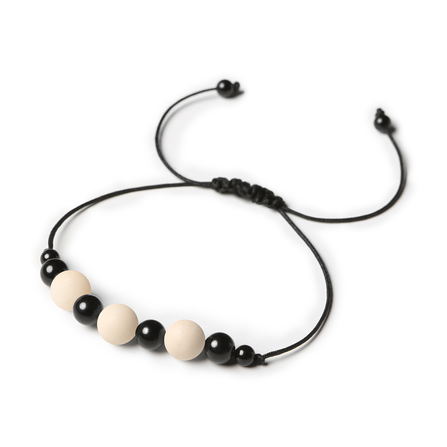 Damska i męska bransoletka na sznurku z kolekcji Haka, ozdobiona kamieniem rzecznym i turmalinem Elegancka bransoletka Haka z kamieni naturalnych, w tym turmalinu i kamieni rzecznych, przeznaczona dla kobiet i mężczyzn.