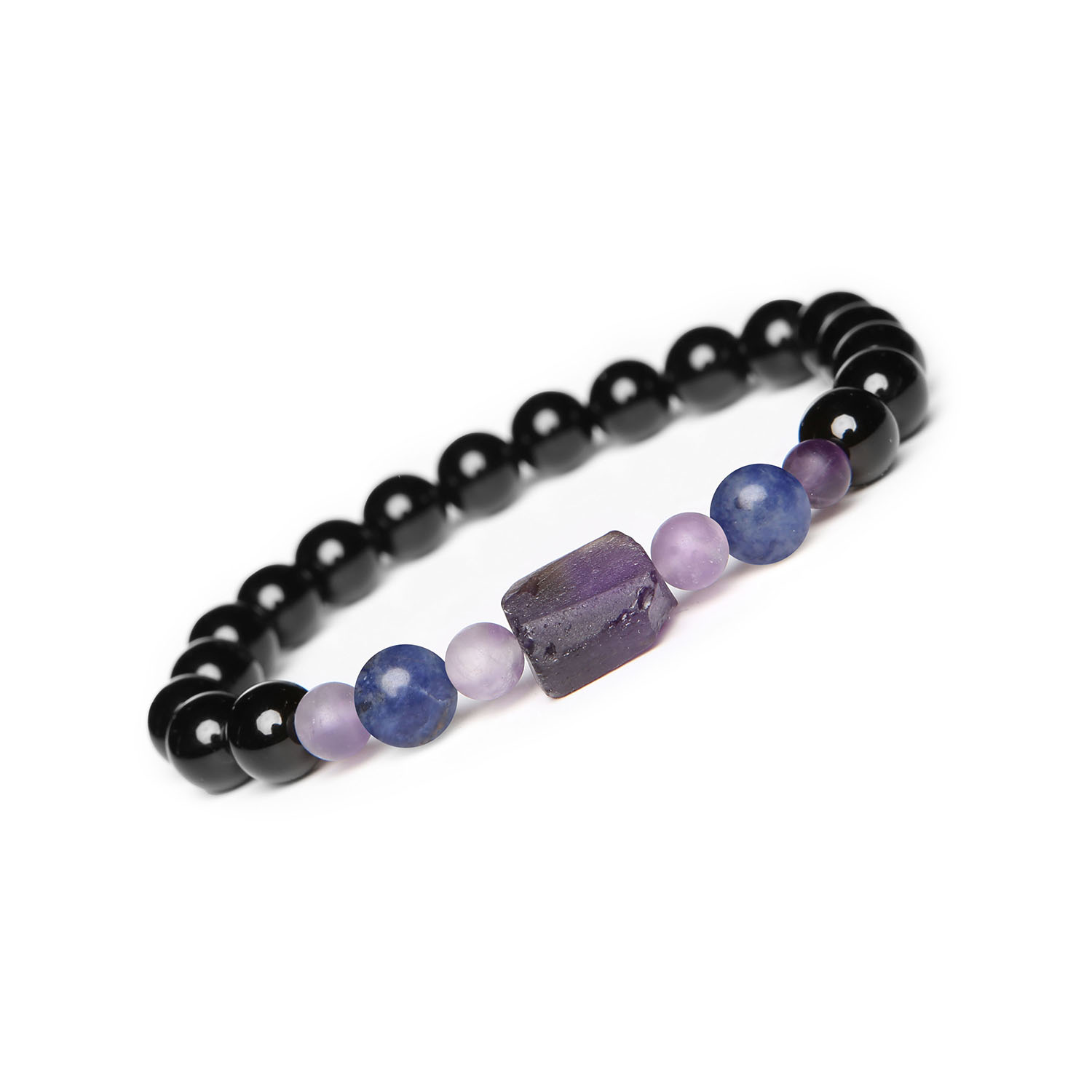 Elegancka bransoletka Kema z sodalitem, ametystem i onyksami, dla damskich i męskich stylizacji Stylowa bransoletka Kema z kamieniami szlachetnymi: sodalitem, ametystem i onyksami, dostępna dla obu płci.