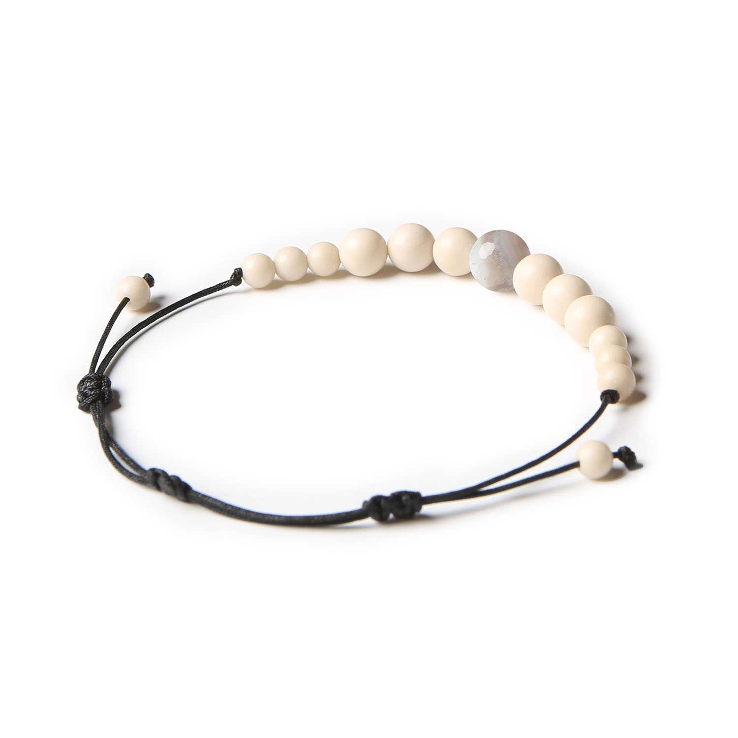 Stylowa bransoletka z kolekcji Jaue, wykonana z naturalnych agatów botswanskich i kamieni rzecznych, dedykowana zarówno dla kobiet, jak i mężczyzn.