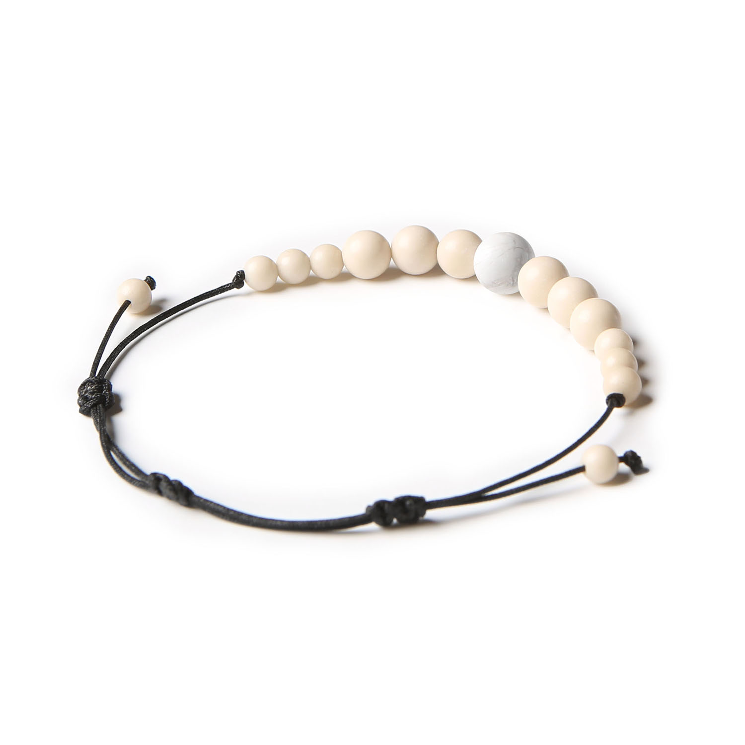 Bransoletka Jaue z naturalnymi kamieniami, w tym howlitem i kamieniem rzecznym - dostępna w wersji damskiej i męskiej.