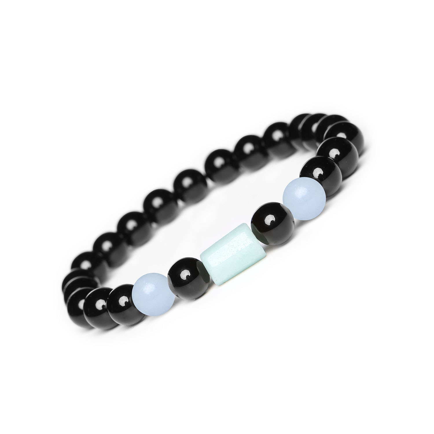 Bransoletka Laeri z gumką, w składzie angelit z Peru, amazonit i onyks dla każdego Modna bransoletka z kolekcji Laeri, złożona z kamieni naturalnych: angelit, amazonit i onyks, pasująca do każdej stylizacji, zarówno dla kobiet, jak i mężczyzn.