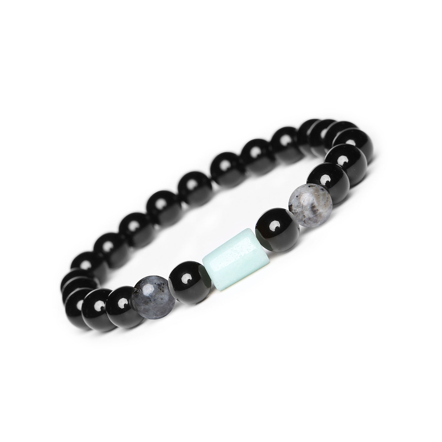 Modna bransoletka Laeri na gumce z larvikitem, amazonitem i onyksem do noszenia przez kobiety i mężczyzn Bransoletka Laeri z naturalnymi kamieniami: larvikit, amazonit i onyks – elegancki dodatek dla kobiet i mężczyzn.