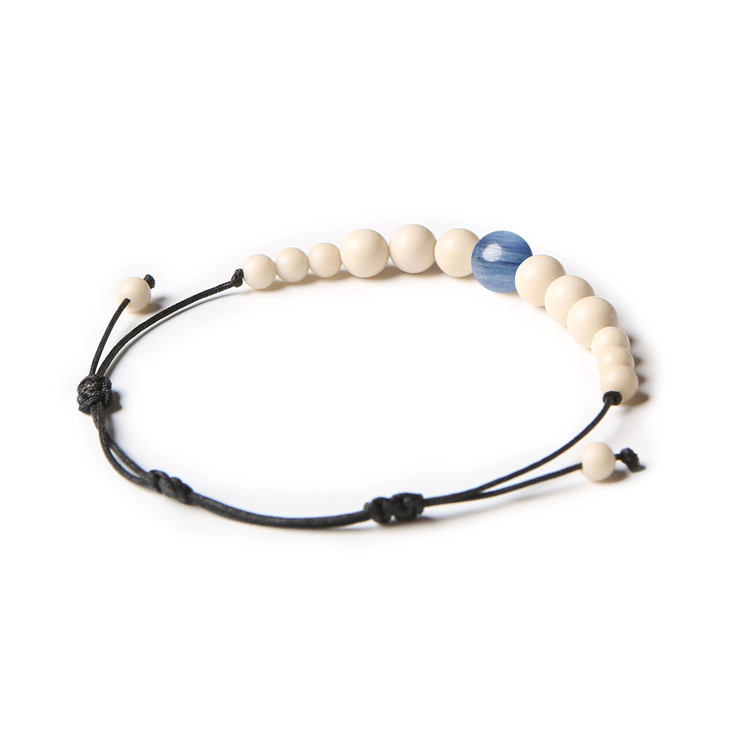 Bransoletka z kolekcji Jaue, wykonana z naturalnych kamieni: kyanitu i kamienia rzecznego, idealna dla kobiet i mężczyzn.